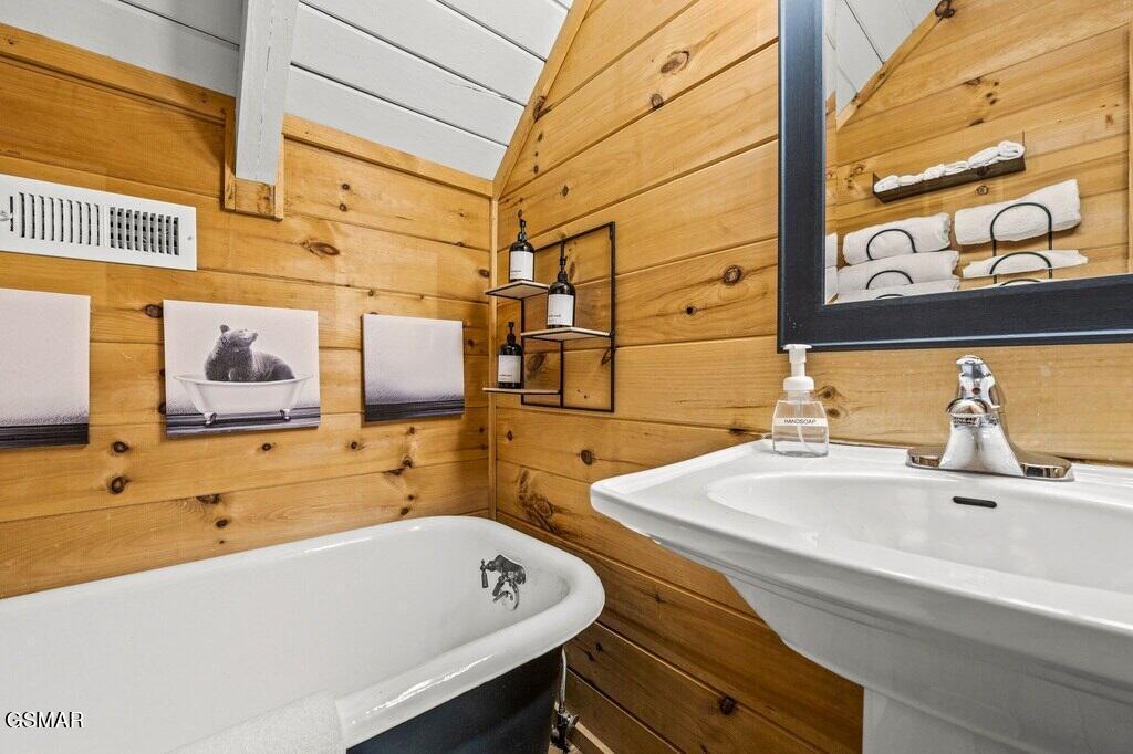 Cabin bathroom