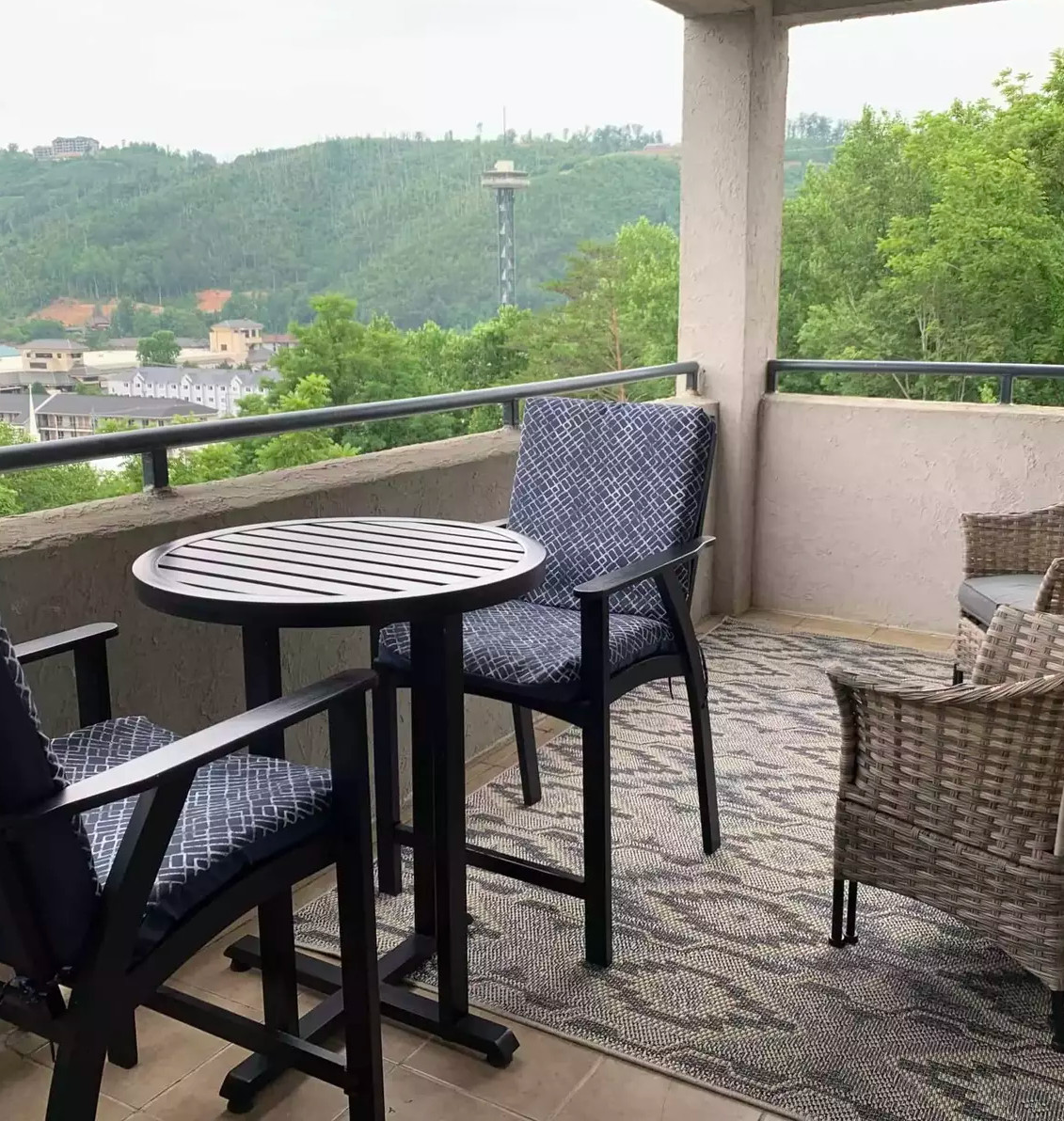 Warm Gatlinburg property or mountain setting